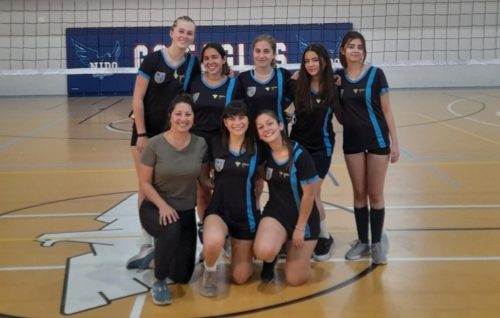 Equipo Superior de Vóleibol Damas participa en el “Torneo Copa Nido”