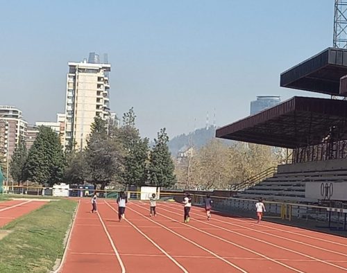Taller de Atletismo en el Estadio Militar de Santiago