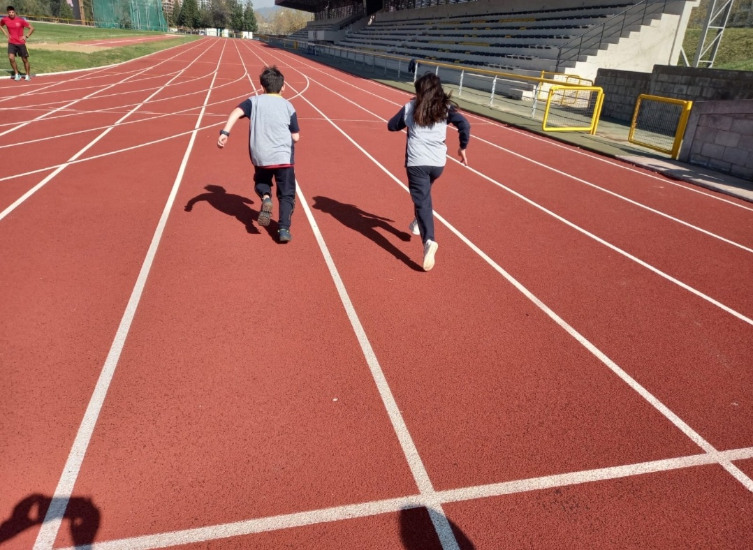 Taller de Atletismo en el Estadio Militar de Santiago