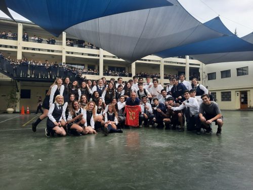 Homenaje de los alumnos de 4°medios al tio memo