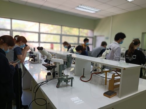 Nuestros(as) estudiantes visitan la Universidad Metropolitana de Ciencias de la Educación