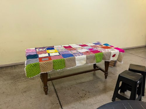 Nuestras familias tejiendo por una buena causa