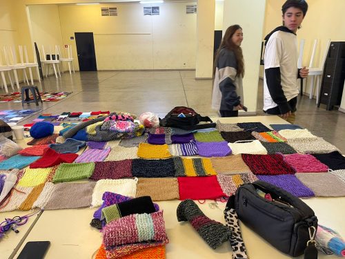 Nuestras familias tejiendo por una buena causa