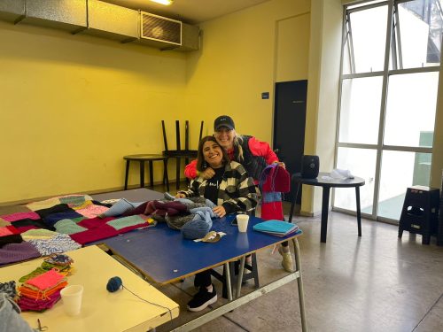 Nuestras familias tejiendo por una buena causa