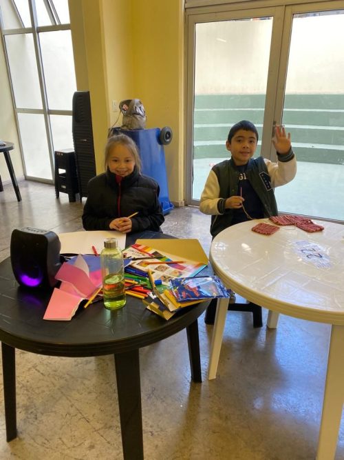 Nuestras familias tejiendo por una buena causa