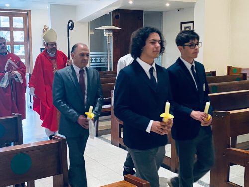 Estudiantes de III Medio reciben el Sacramento de la Confirmación