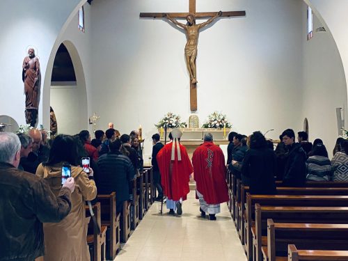 Estudiantes de III Medio reciben el Sacramento de la Confirmación