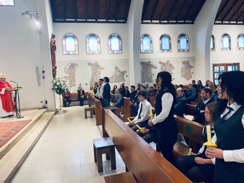 Estudiantes de III Medio reciben el Sacramento de la Confirmación