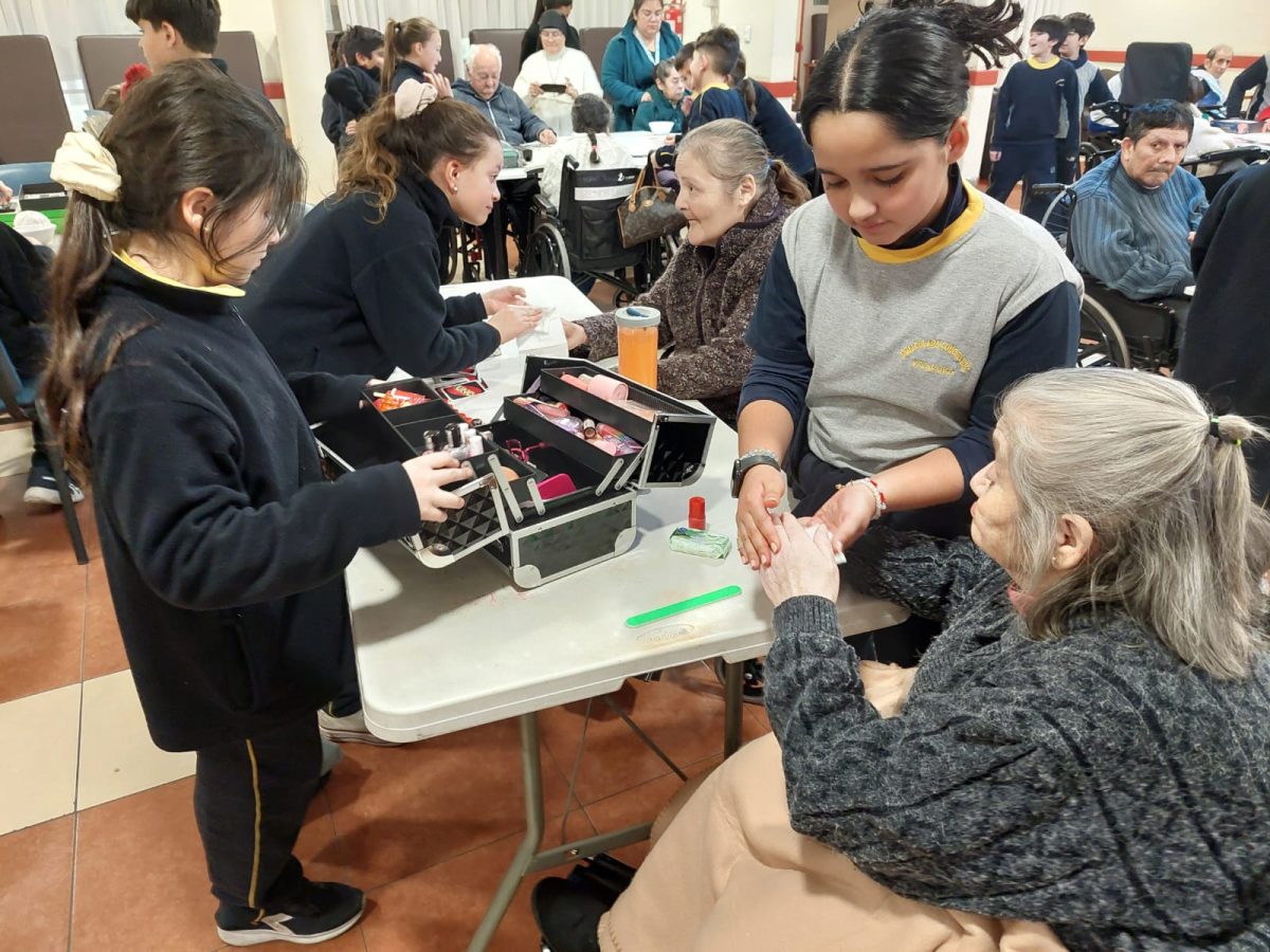 Visita solidaria a Fundación Las Rosas