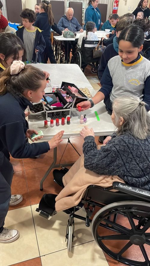 Visita solidaria a Fundación Las Rosas