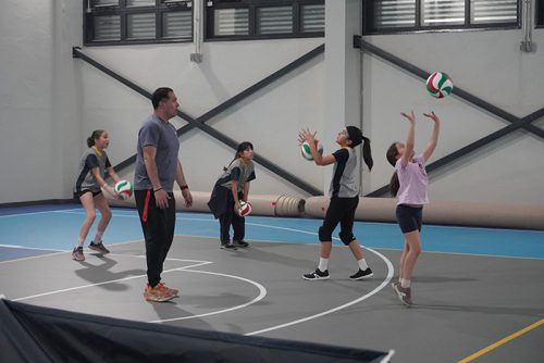 La Selección de Vóleibol Damas CICV entrena en el nuevo gimnasio del Club Vitacura