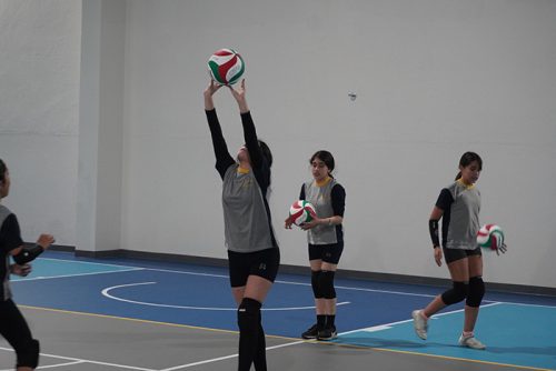 La Selección de Vóleibol Damas CICV entrena en el nuevo gimnasio del Club Vitacura