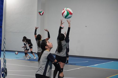 La Selección de Vóleibol Damas CICV entrena en el nuevo gimnasio del Club Vitacura