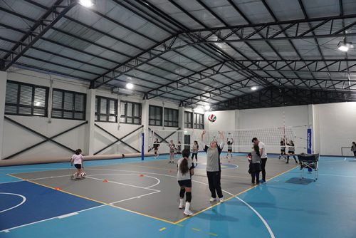 La Selección de Vóleibol Damas CICV entrena en el nuevo gimnasio del Club Vitacura