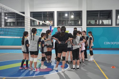 La Selección de Vóleibol Damas CICV entrena en el nuevo gimnasio del Club Vitacura