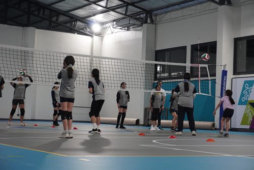 La Selección de Vóleibol Damas CICV entrena en el nuevo gimnasio del Club Vitacura