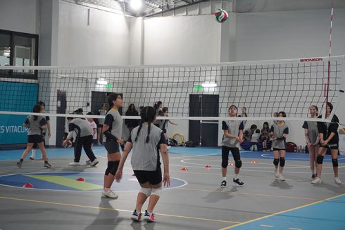 La Selección de Vóleibol Damas CICV entrena en el nuevo gimnasio del Club Vitacura
