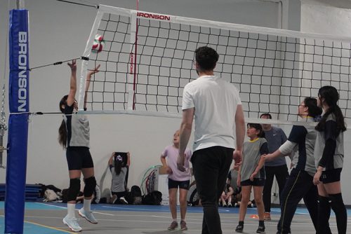 La Selección de Vóleibol Damas CICV entrena en el nuevo gimnasio del Club Vitacura
