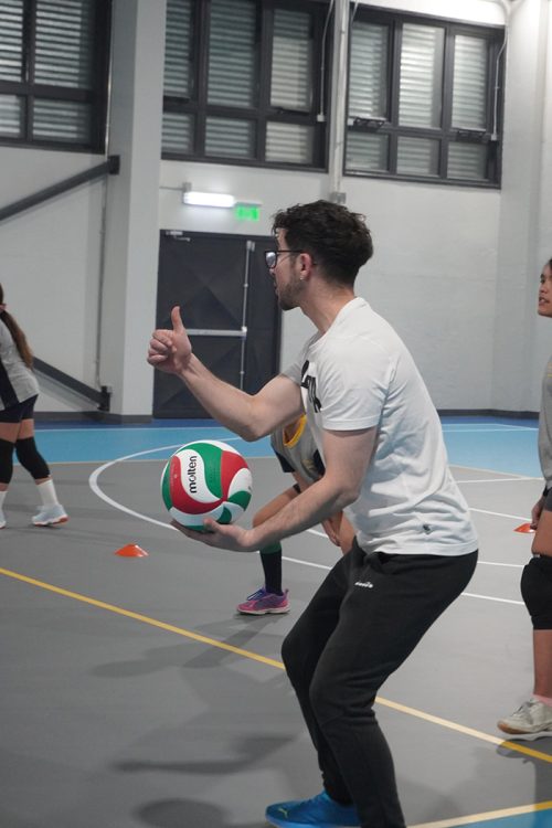 La Selección de Vóleibol Damas CICV entrena en el nuevo gimnasio del Club Vitacura