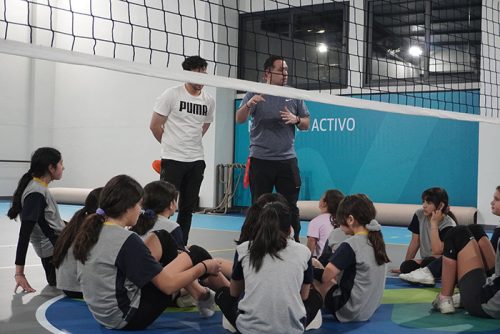 La Selección de Vóleibol Damas CICV entrena en el nuevo gimnasio del Club Vitacura