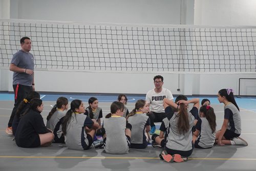 La Selección de Vóleibol Damas CICV entrena en el nuevo gimnasio del Club Vitacura