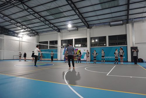 La Selección de Vóleibol Damas CICV entrena en el nuevo gimnasio del Club Vitacura