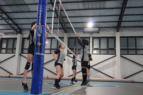 La Selección de Vóleibol Damas CICV entrena en el nuevo gimnasio del Club Vitacura
