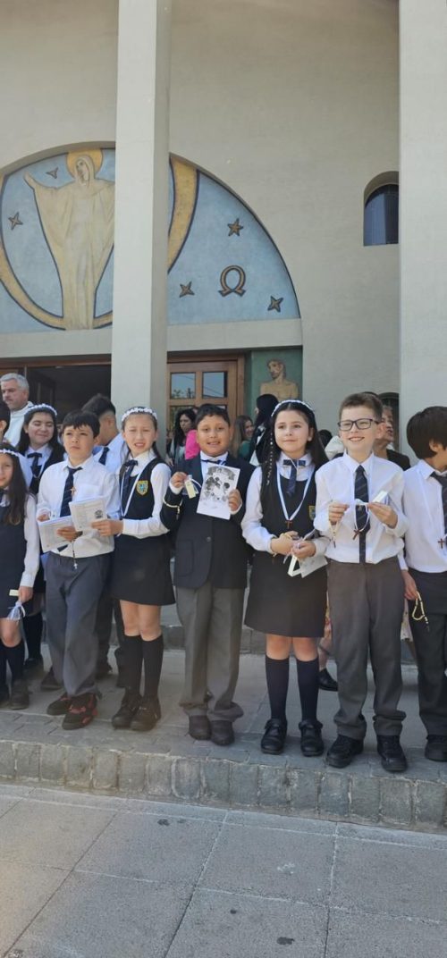 Nuestros 4°Básicos hicieron su Primera Comunión