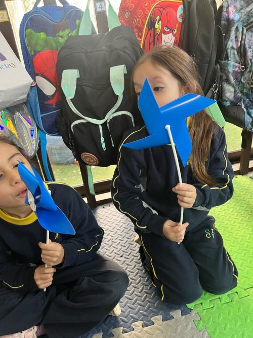 Estudiantes participaron en significativa actividad por la infancia