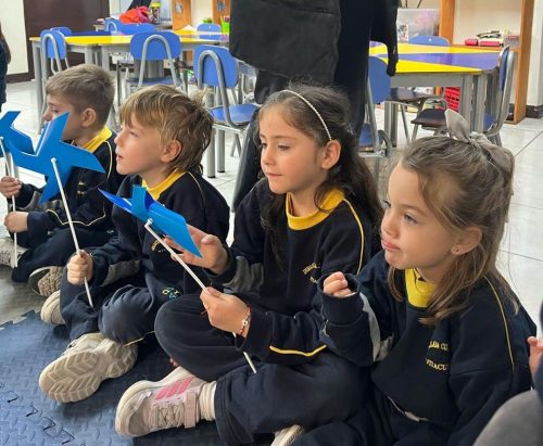Estudiantes participaron en significativa actividad por la infancia