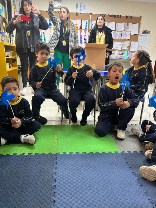 Estudiantes participaron en significativa actividad por la infancia