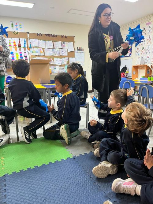Estudiantes participaron en significativa actividad por la infancia