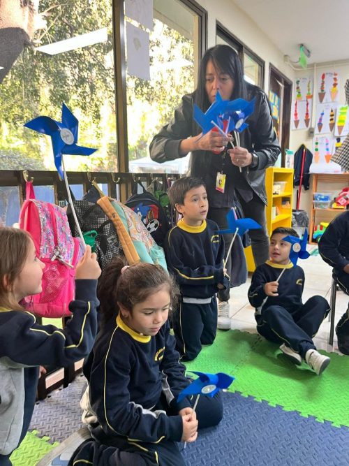 Estudiantes participaron en significativa actividad por la infancia