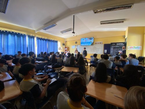 La Universidad Adolfo Ibáñez realizó taller para I Medio