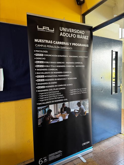 La Universidad Adolfo Ibáñez realizó taller para I Medio