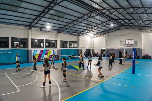 ¿Sabías que las Clases de Educación Física y entrenamiento de nuestra Selección de Vóleibol se realizan en las modernas instalaciones de Club Vitacura (ex Lo Cañas)?