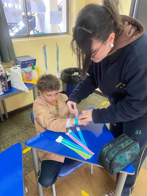 Estudiantes se forman como líderes en jornada contra la violencia escolar