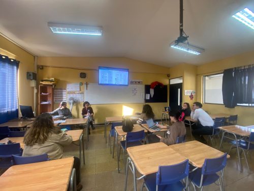 Capacitación sobre riesgos del vapeo para profesoras jefes y equipo de convivencia