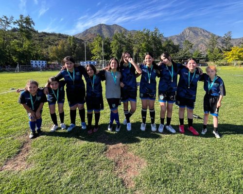 Con alegría y espíritu deportivo: Nuestro colegio presente en el Futbolito Damas de las Olimpiadas de Vitacura
