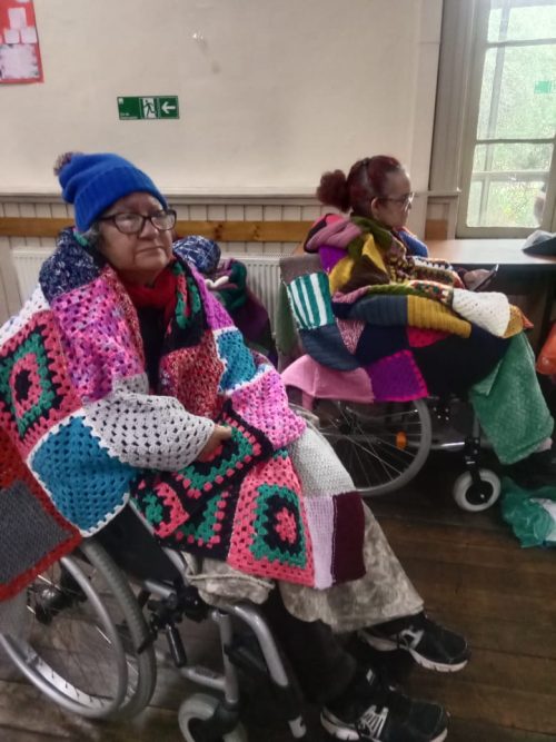 Entrega de frazadas solidarias al Hogar Nº3 de la Fundación Las Rosas