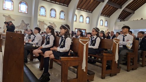 Celebración de las Primeras Comuniones: Un Encuentro Lleno de Fe, Alegría y Comunidad