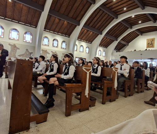 Celebración de las Primeras Comuniones: Un Encuentro Lleno de Fe, Alegría y Comunidad