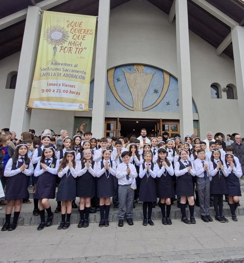Estudiantes CICV celebraron su Primera Comunión junto a sus familias