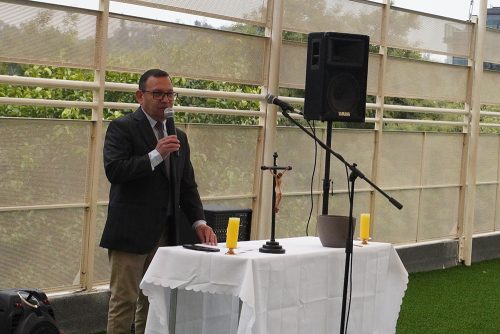 Nuestra comunidad se reunió para bendecir la nueva terraza del CICV