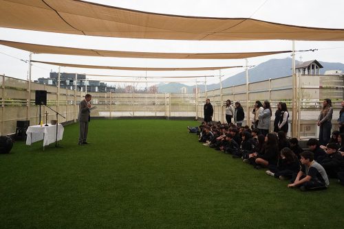 Nuestra comunidad se reunió para bendecir la nueva terraza del CICV