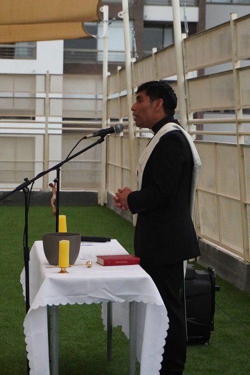 Nuestra comunidad se reunió para bendecir la nueva terraza del CICV