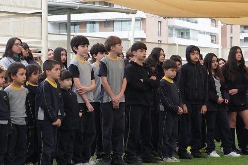 Nuestra comunidad se reunió para bendecir la nueva terraza del CICV