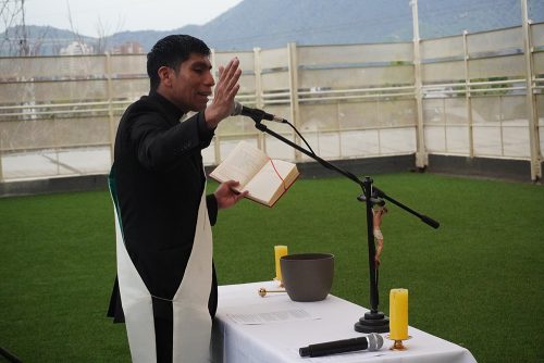 Nuestra comunidad se reunió para bendecir la nueva terraza del CICV