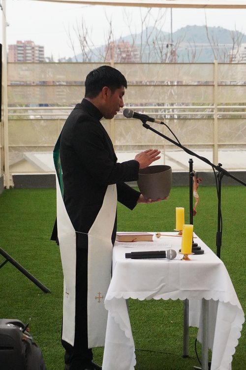 Nuestra comunidad se reunió para bendecir la nueva terraza del CICV