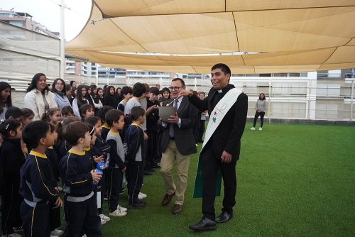 Nuestra comunidad se reunió para bendecir la nueva terraza del CICV